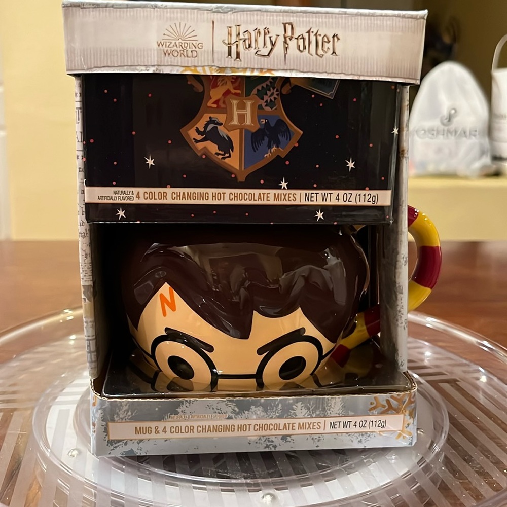 Harry Potter wizarding world mug & four color, changing hot chocolate mixes 4oz